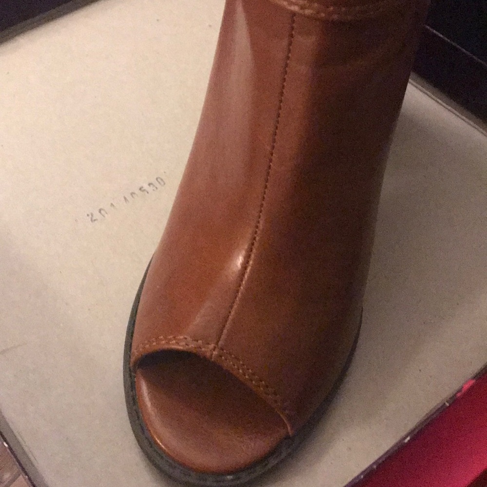 Open toe booties - Picture 2 of 2